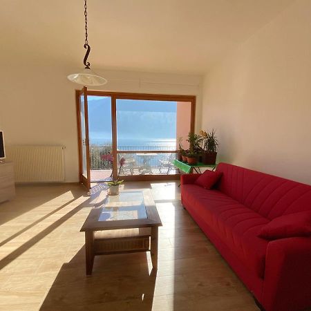 Big Apartment With Lake View And Two Bedrooms Sala Comacina Eksteriør billede