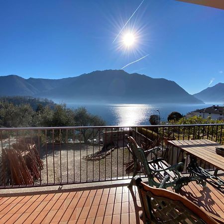 Big Apartment With Lake View And Two Bedrooms Sala Comacina Eksteriør billede