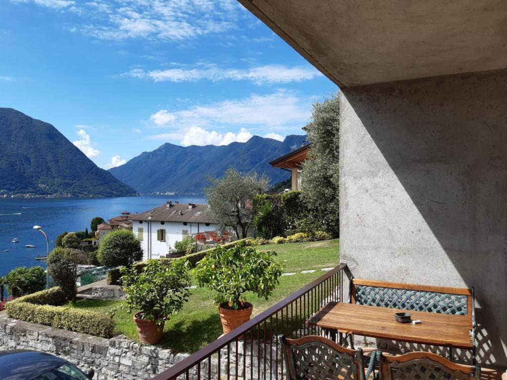 Big Apartment With Lake View And Two Bedrooms Sala Comacina Eksteriør billede