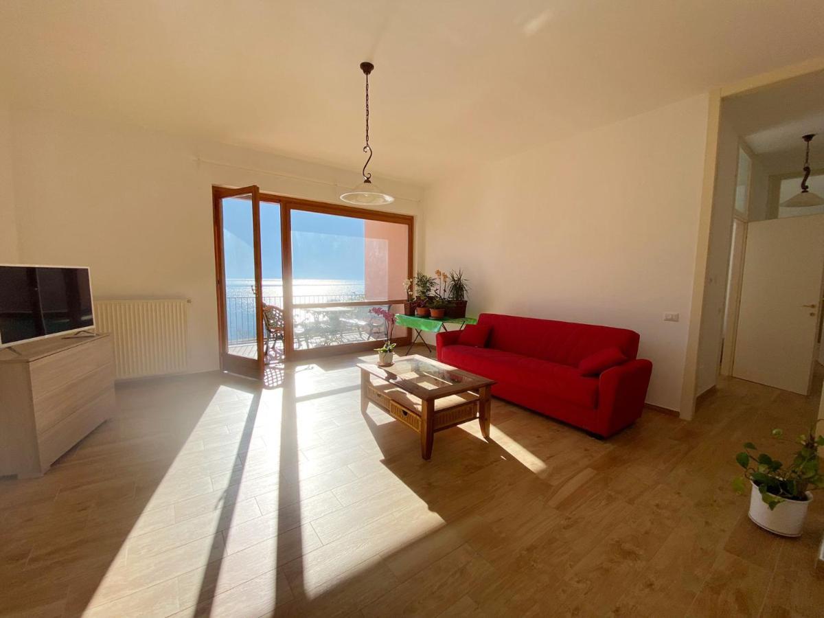 Big Apartment With Lake View And Two Bedrooms Sala Comacina Eksteriør billede