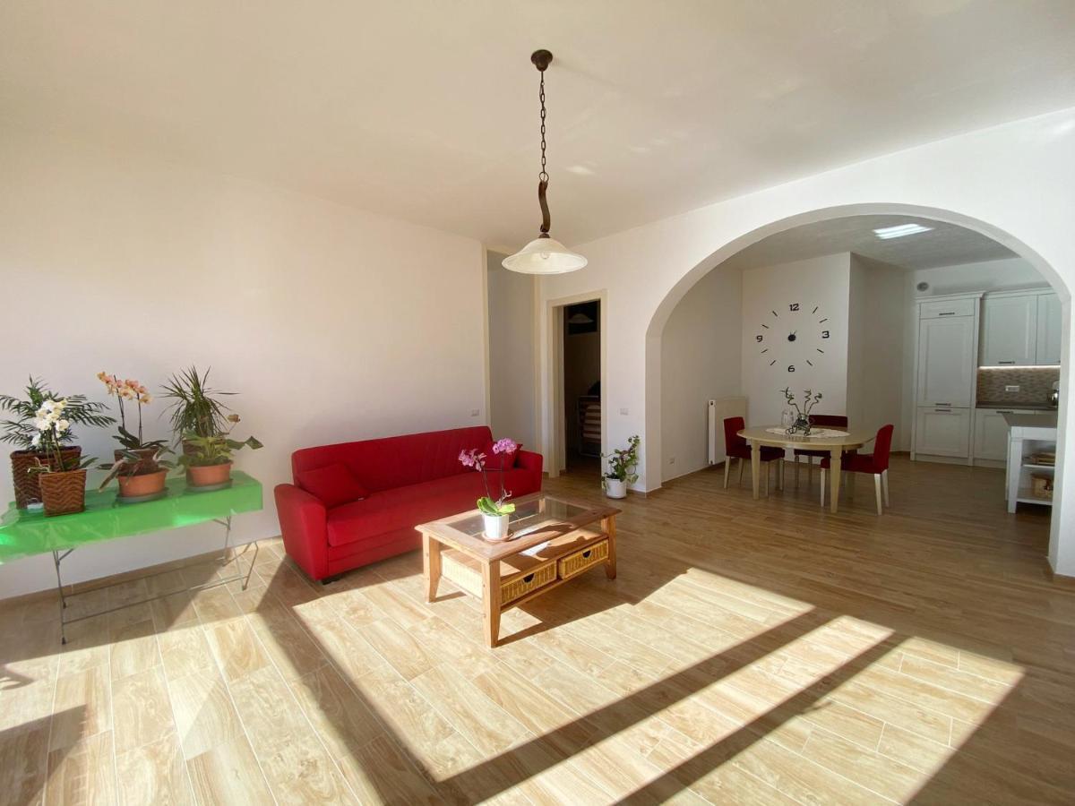 Big Apartment With Lake View And Two Bedrooms Sala Comacina Eksteriør billede